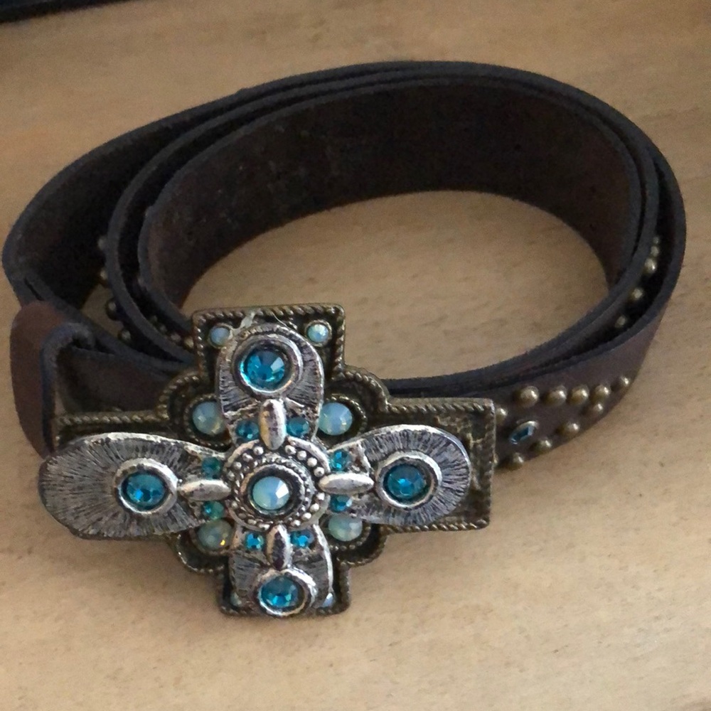 Leather belt S. Like new. Embellished with stones.